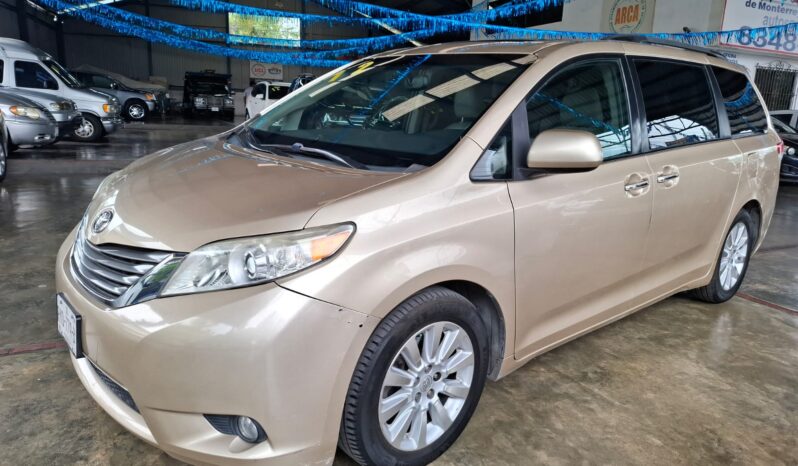 
								TOYOTA SIENNA 2012 full									