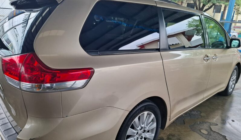 
								TOYOTA SIENNA 2012 full									