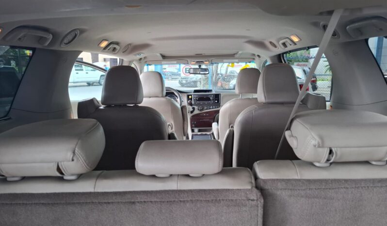 
								TOYOTA SIENNA 2012 full									
