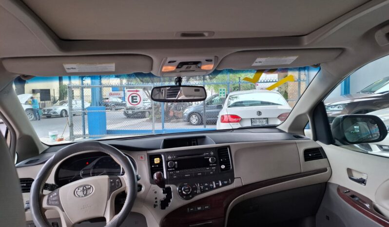 
								TOYOTA SIENNA 2012 full									