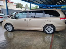
										TOYOTA SIENNA 2012 full									