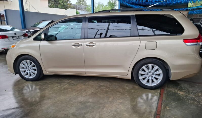 
								TOYOTA SIENNA 2012 full									