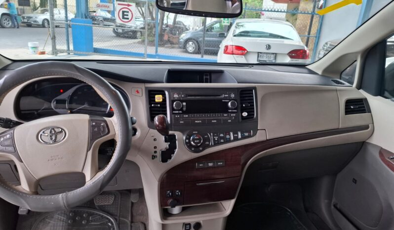 
								TOYOTA SIENNA 2012 full									