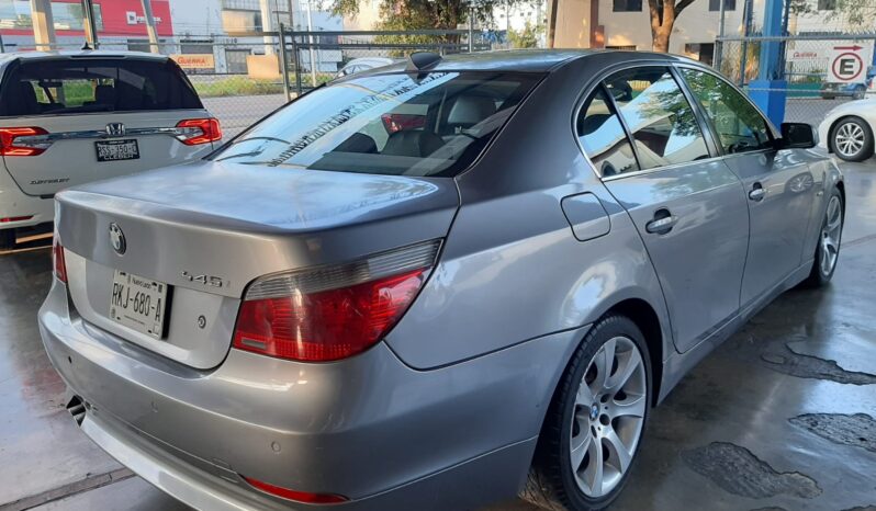 
								BMW 545 2004 full									